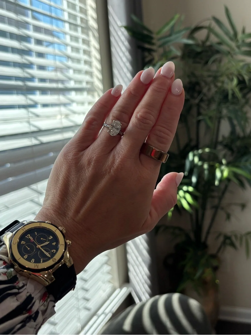 Oura Ring 4 - Gold Smart Ring (Size 9)